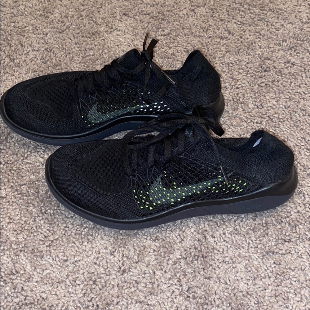 Black Nike Flyknits